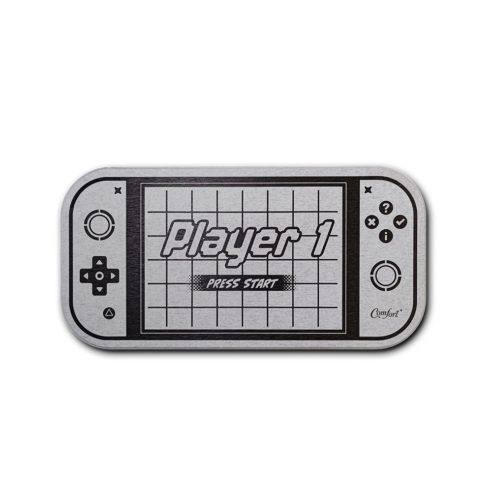 掌機Player 1珪藻土地墊正面，灰色遊戲機造型搭配按鍵與格線螢幕圖案
